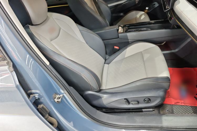 Used Volkswagen ID.7 VIZZION 2024 AIR model Right Front Seat