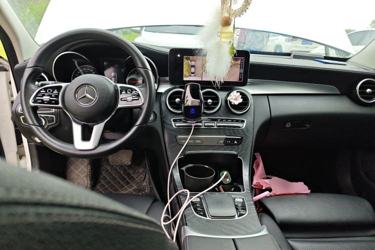 Used Mercedes-Benz C-Class 2019 C 180 L Fashion Edition Sport Version Center Console