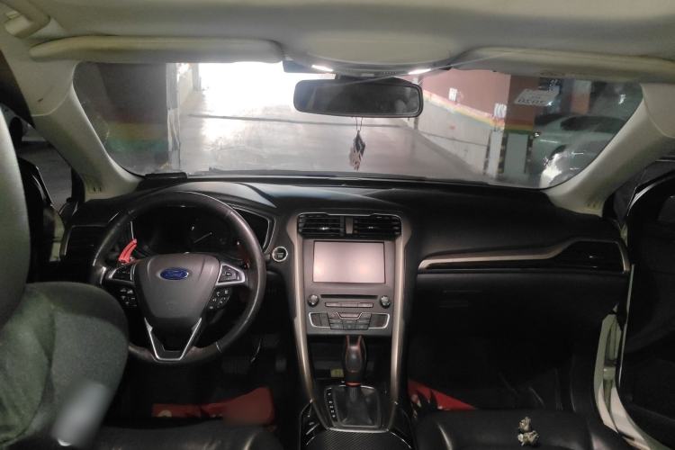 Used Ford Mondeo 2013 2.0L GTDi 200 Luxury Model Center Console