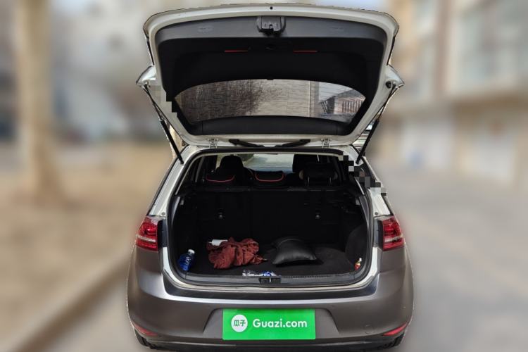 Used Volkswagen Golf 2017 1.6L Automatic Comfort Million-Vehicle Anniversary Edition
