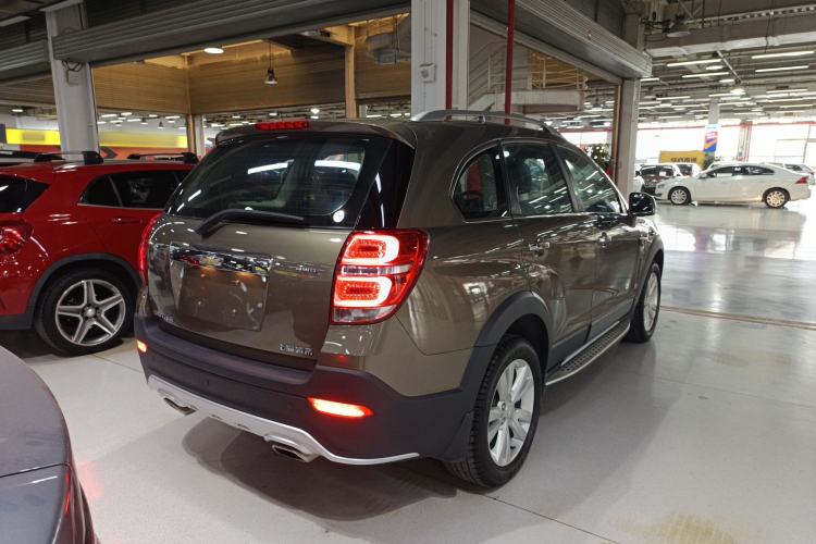 Used Chevrolet Captiva 2015 2.4L 4x4 Flagship Edition 7-Seater