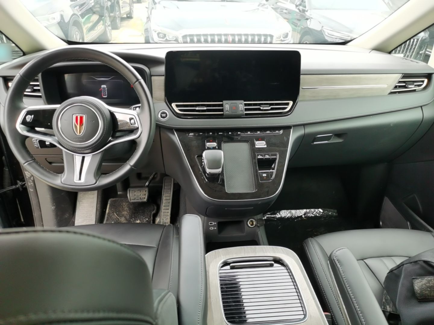 Hongqi HQ9 PHEV 2024 2.0T Four-Wheel Drive Business Edition — снимка 12