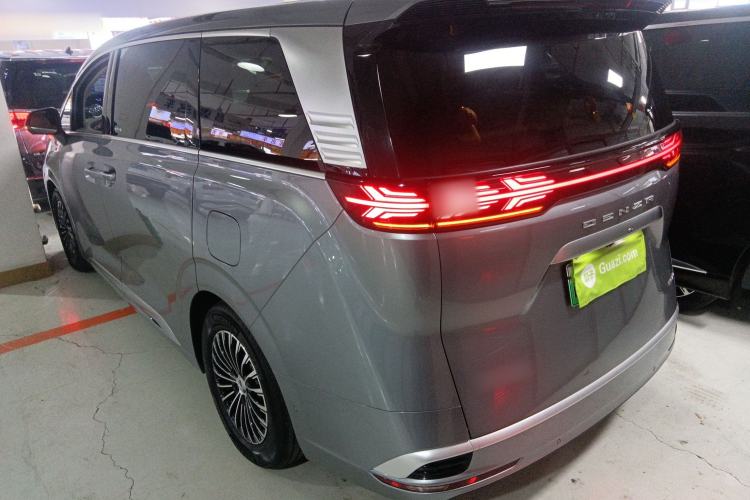 Used Denza D9 2022 DM-i 970 Four-Wheel Drive Flagship Model
