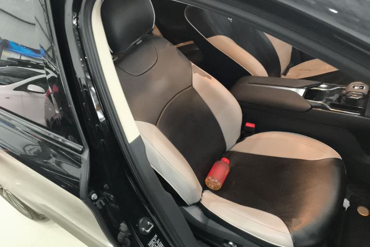 Used Hongqi E-QM5 2022 431 km Charge & Enjoy Edition Right Front Seat