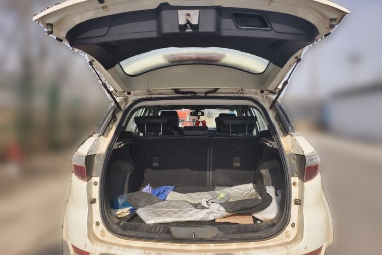 Used JMC Yusheng S330 2016 1.5L GTDi Automatic Two-Wheel Drive Fashion Edition Trunk