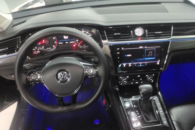 Used Volkswagen Phideon 2019 380TSI Two-Wheel Drive Business Edition China VI Standard Center Console