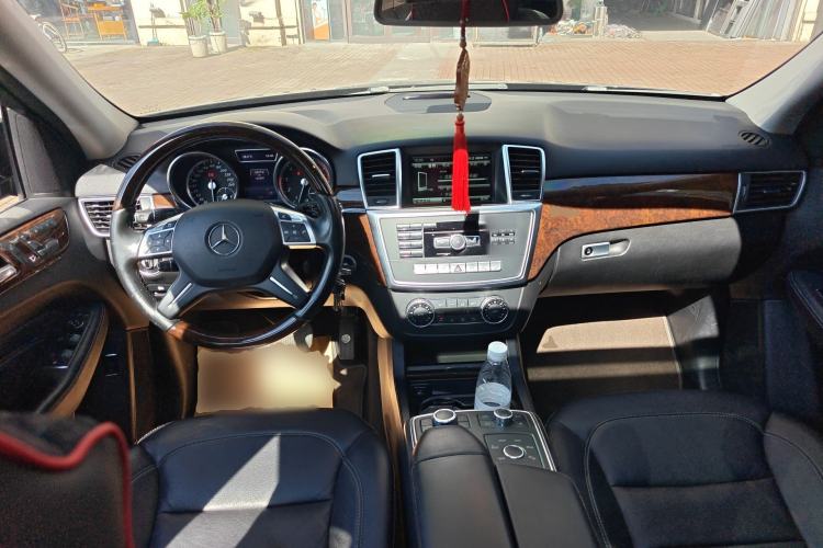 Used Mercedes-Benz M-Class 2014 ML 400 4MATIC Luxury Model Center Console