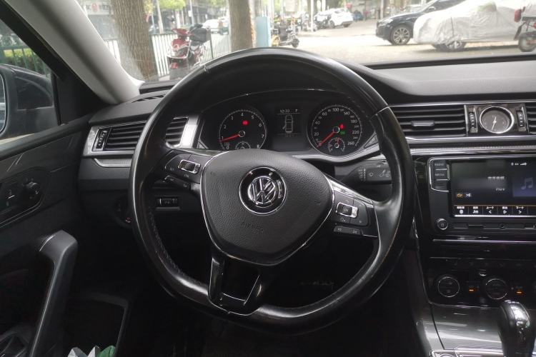 Used Volkswagen Passat 2017 330TSI DSG Luxury Edition
