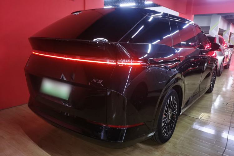 Used XPeng X9 2025 740 Ultra-Long Range Max Rear Right 45 Deg