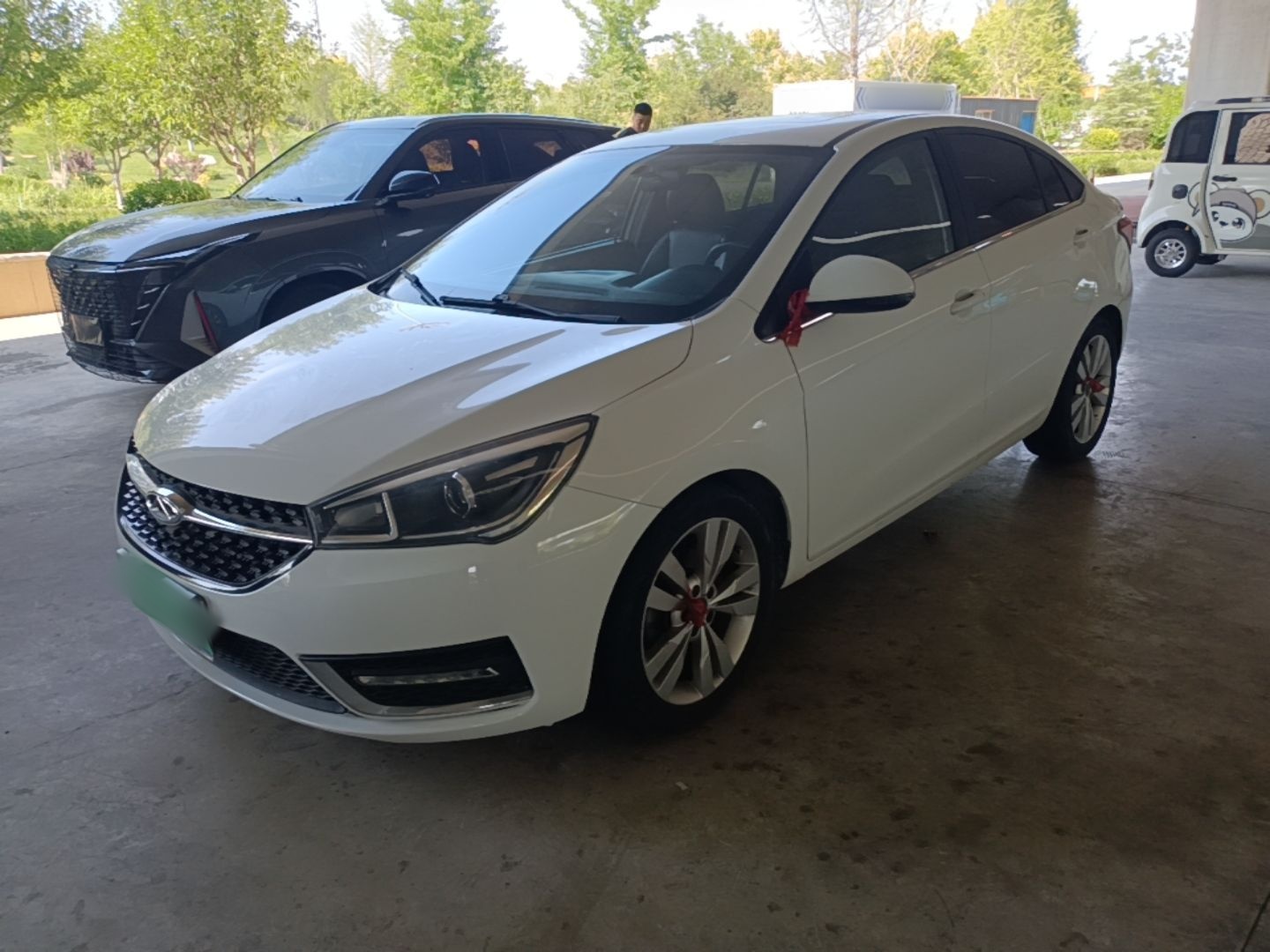 Под передней частью автомобиля