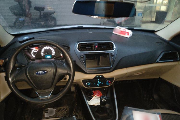 Used Ford Escort 2017 1.5L Manual Comfort Model Center Console