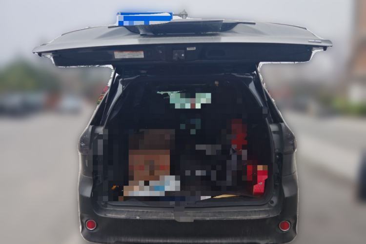 Used Toyota SIENNA 2015 3.5L Two-Wheel Drive LE Trunk