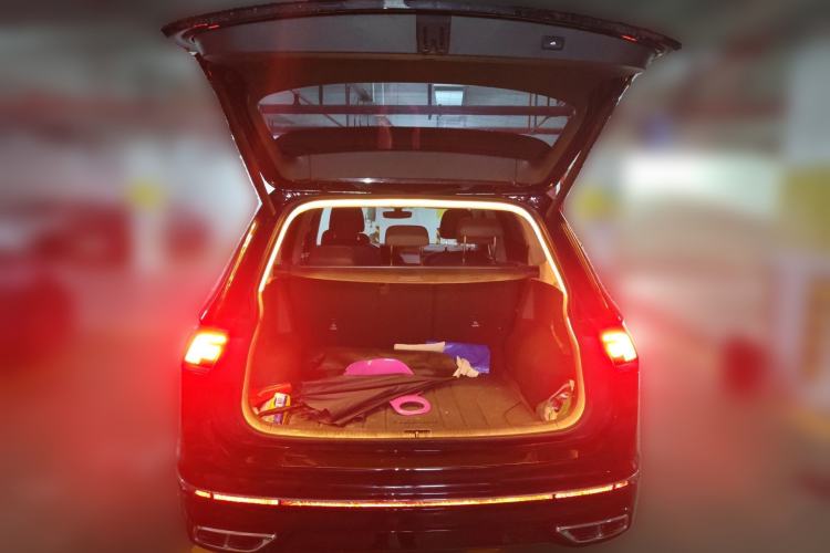 Used Volkswagen Tiguan L 2025 Model Outstanding Version 330TSI Automatic Two-Wheel Drive R-Line Longyao Edition Trunk