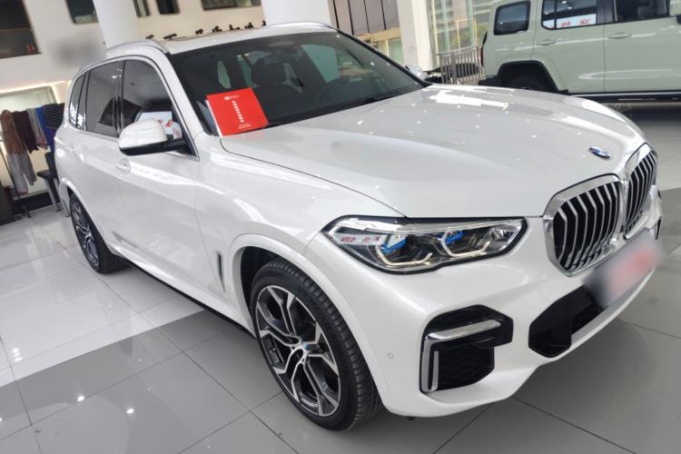 Used BMW X5 2022 xDrive 40Li Luxury Edition M Sport Package Front Right 45 Deg