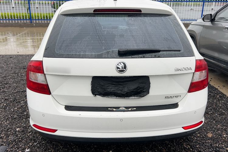 Used Skoda Rapid Spaceback 2014 1.6L Automatic Enjoyment Edition
