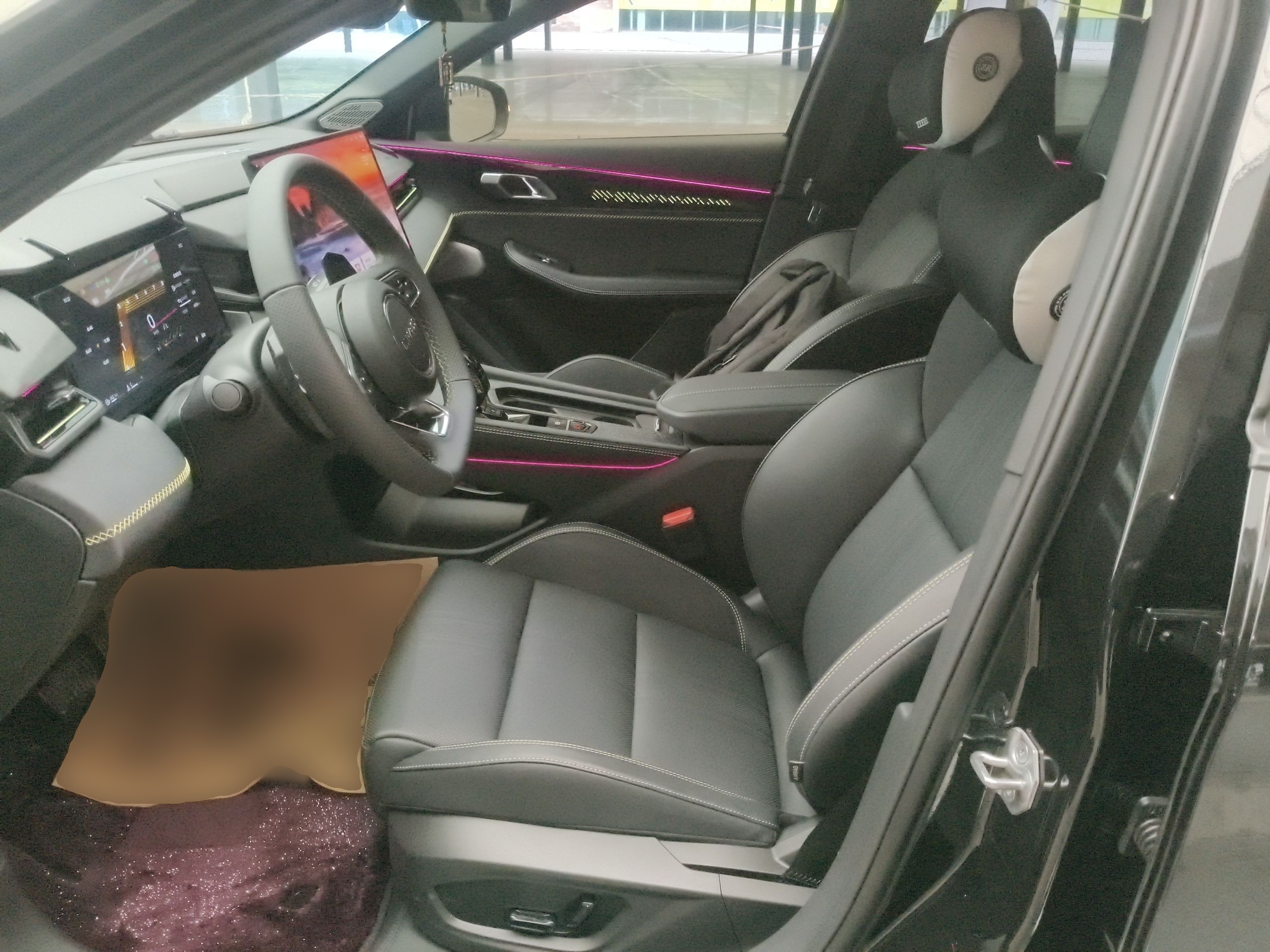 Переднее сиденье в автомобиле