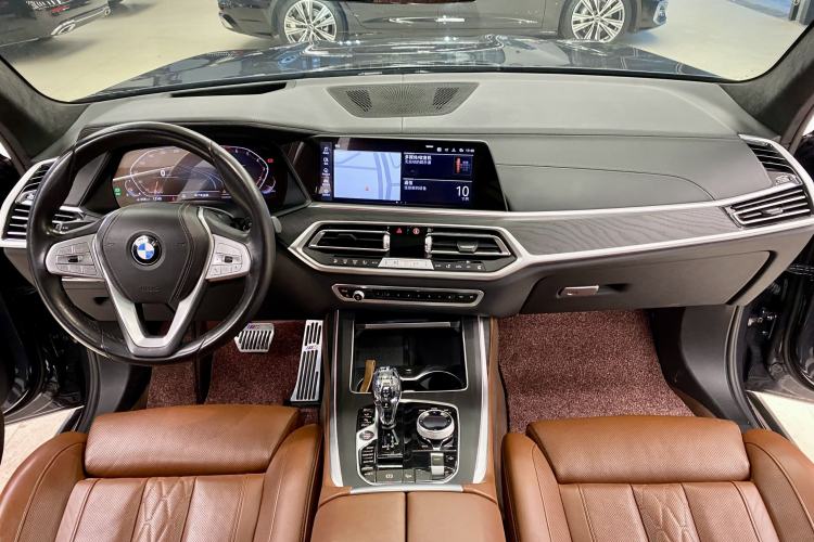 Used BMW X7 2021 xDrive40i Luxury Package with Premium Features
