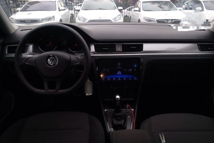 Used Volkswagen Bora 2018 1.5L Automatic Fashion Model Center Console