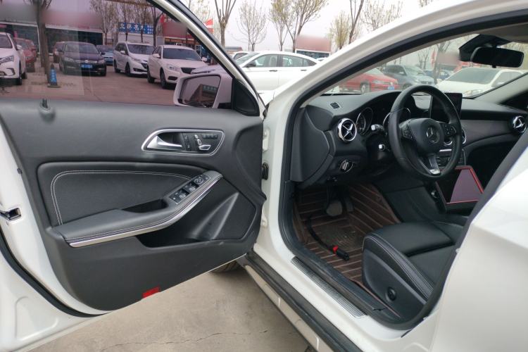 Used Mercedes-Benz GLA 2017 GLA 200 Sport Edition Driver Seat