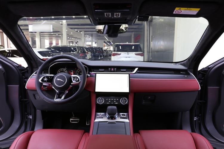 Used Jaguar F-PACE 2024 P250 R-Dynamic HSE Interior 3