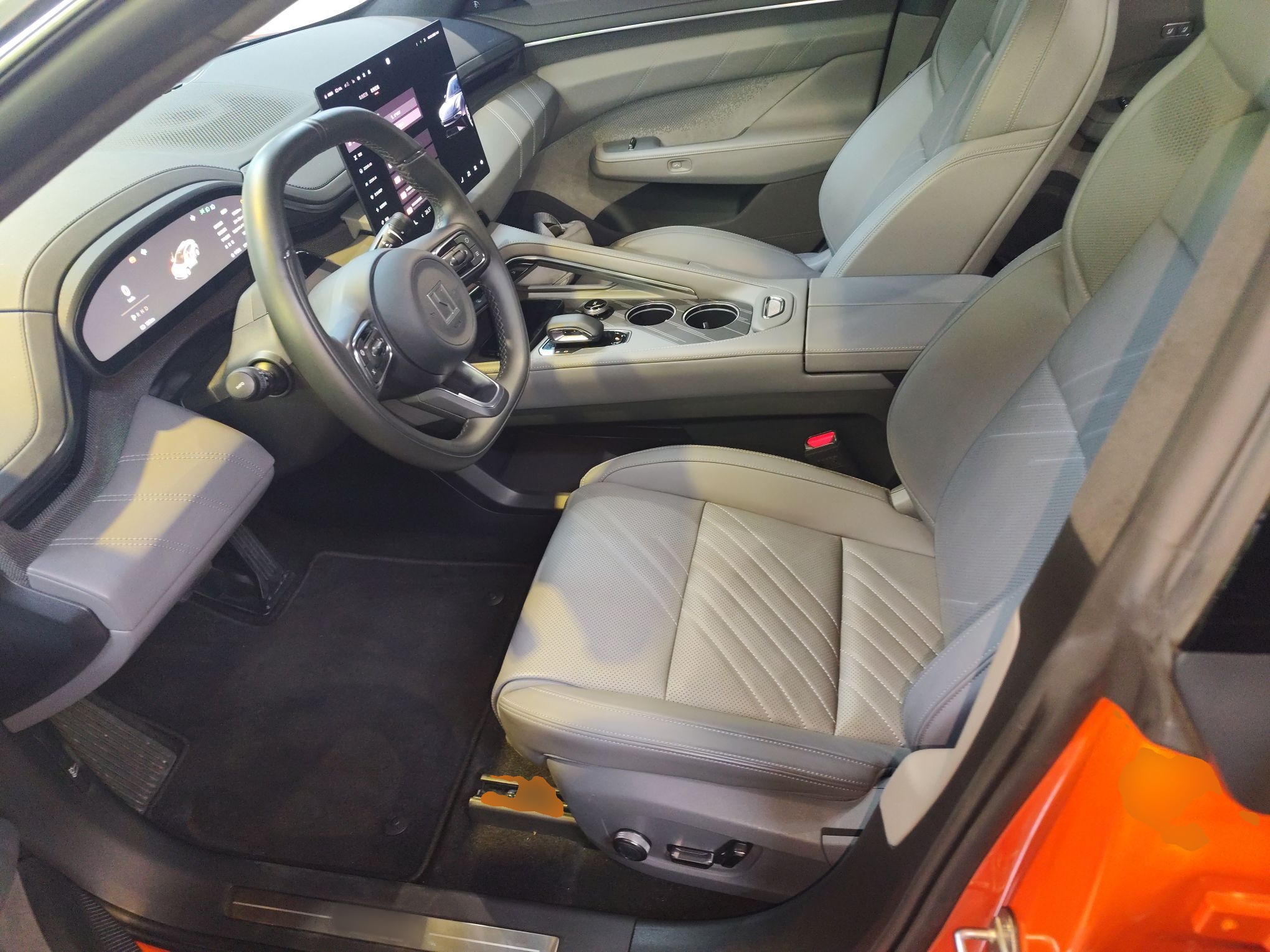 Переднее сиденье в автомобиле