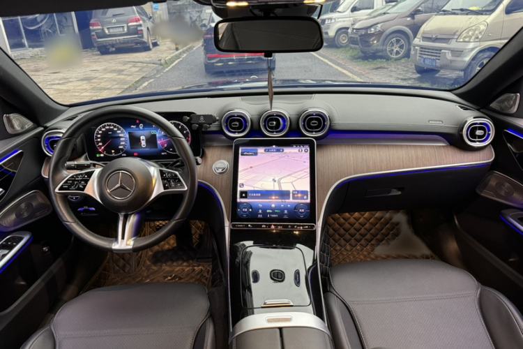 Used Mercedes-Benz C-Class 2023 Facelift C 260 L Interior 1