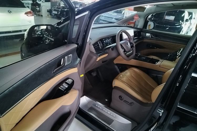 Used Denza D9 2022 DM-i 1040 Prestige Model