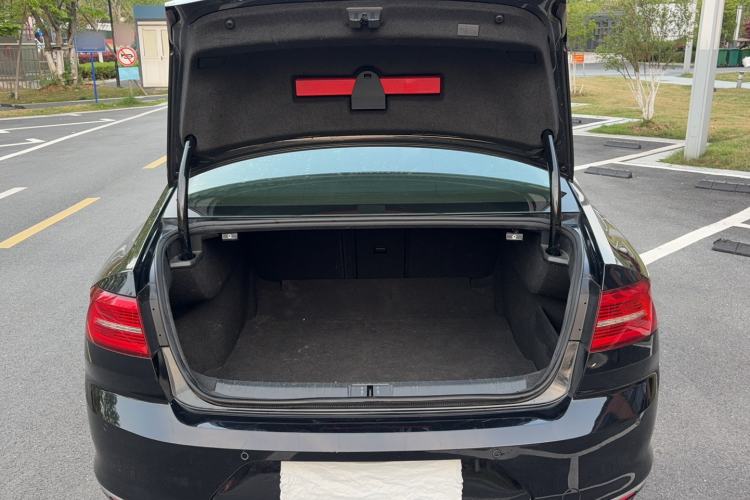 Used Volkswagen Magotan 2017 330TSI DSG Luxury Model Trunk