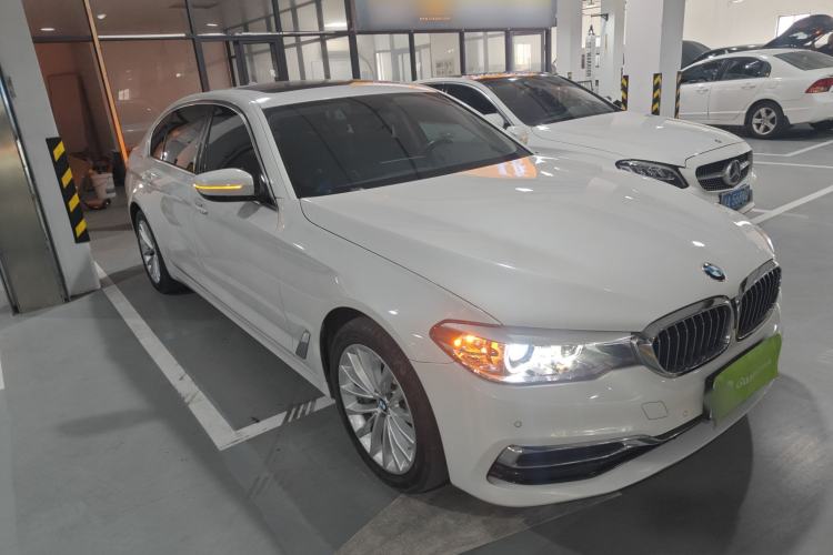Used BMW 5 Series 2019 Facelifted 530Li Leading Edition Luxury Package Front Right 45 Deg