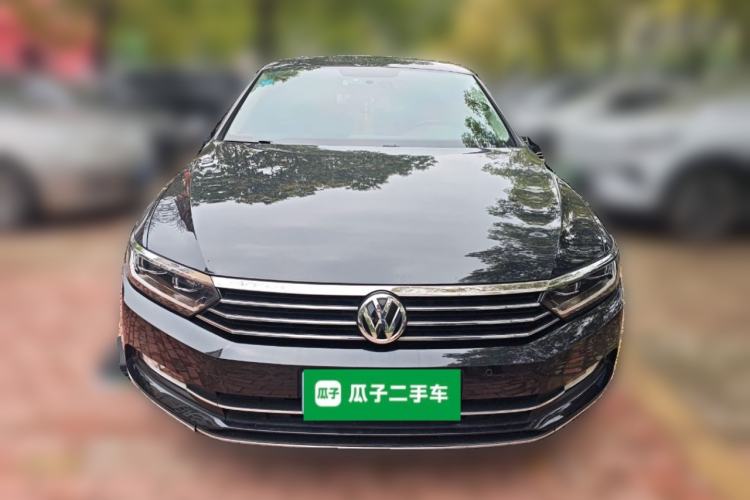 Used Volkswagen Magotan 2017 330TSI DSG Leading Model
