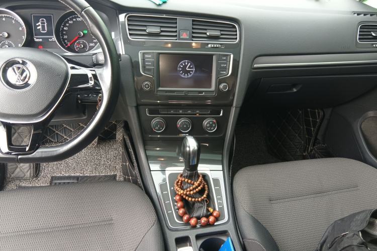 Used Volkswagen Golf 2017 230TSI Automatic Comfort Edition – Celebrating Milestone of One Million Units Center Console