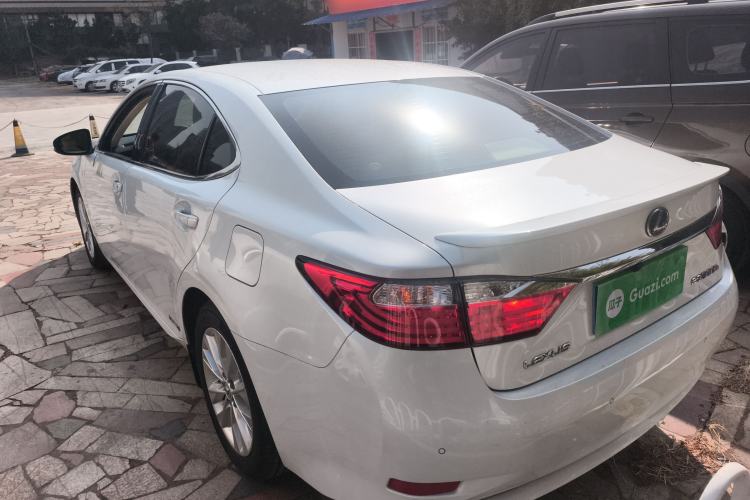 Used Lexus ES 2014 300h Elite Edition