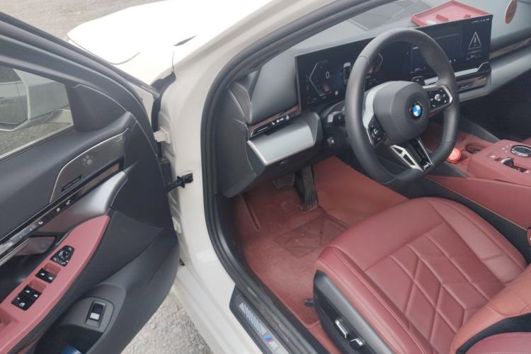 Used BMW 5 Series 2025 530Li Leading Model M Sport Package Driver Seat