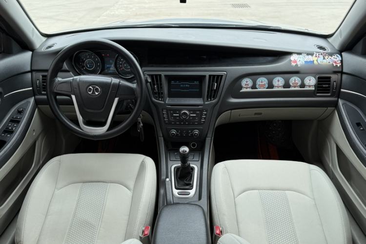 Used BAIC Senova D50 2014 1.5L manual standard version

