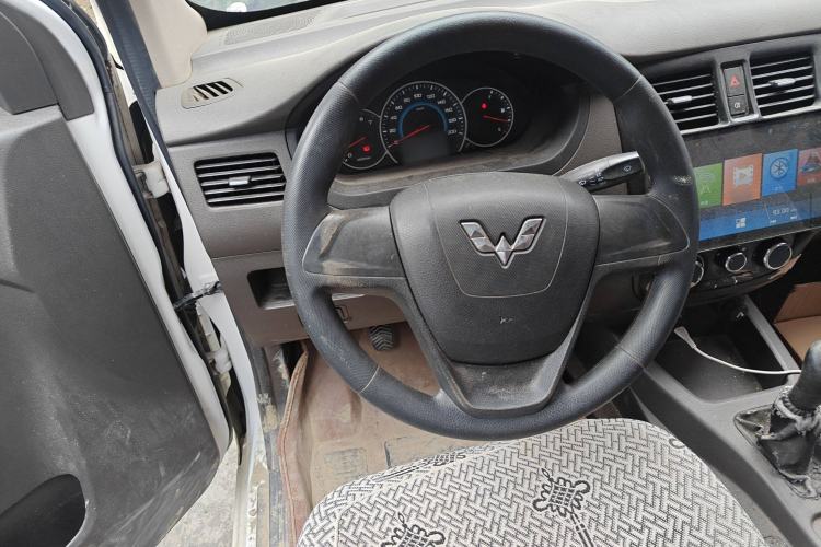 Used Wuling Rongguang V 2016 1.5L Standard Version
