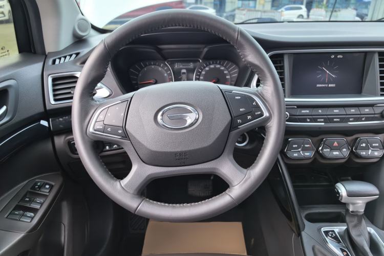 Used GAC Trumpchi GS4 2017 235T Automatic Two-Wheel Drive Luxury Smart Connectivity Version Steering Wheel