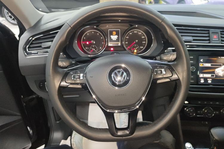 Used Volkswagen Tiguan L 2019 330TSI Automatic Two-Wheel Drive Panoramic Comfort Edition China V Standard