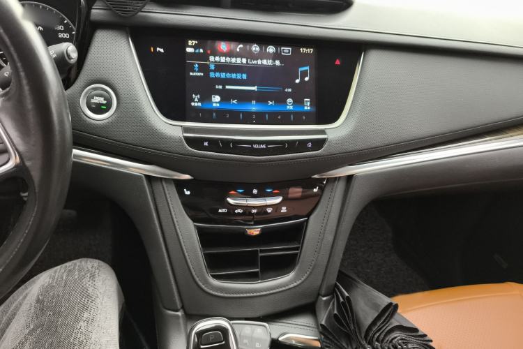 Used Cadillac XT5 2018 25T Luxury Model Audio And AC Panel