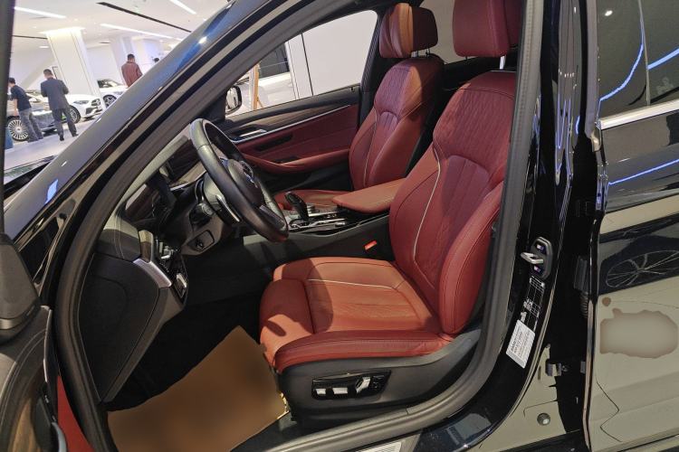 Used BMW 5 Series 2022 Second Facelift 530Li Luxury Version M Sport Package Left Front Seat