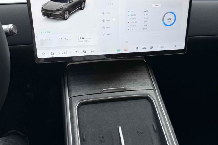 Used ONVO Luxeed L90 2025 Model—Max Six-Seater Version
