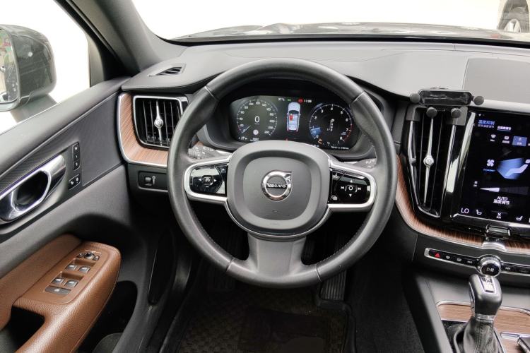 Used Volvo XC60 2021 T5 4x4 Smart Luxury Edition Steering Wheel
