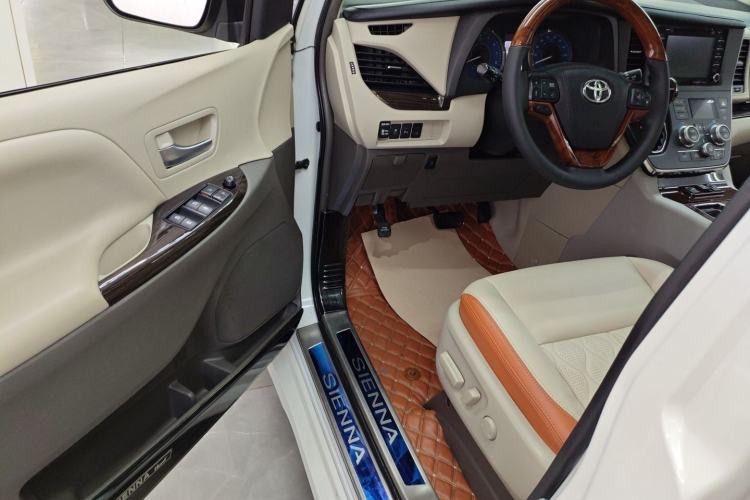 Used Toyota Sienna 2018 3.5L Two-Wheel Drive XLE 7-Seater U.S. Specification