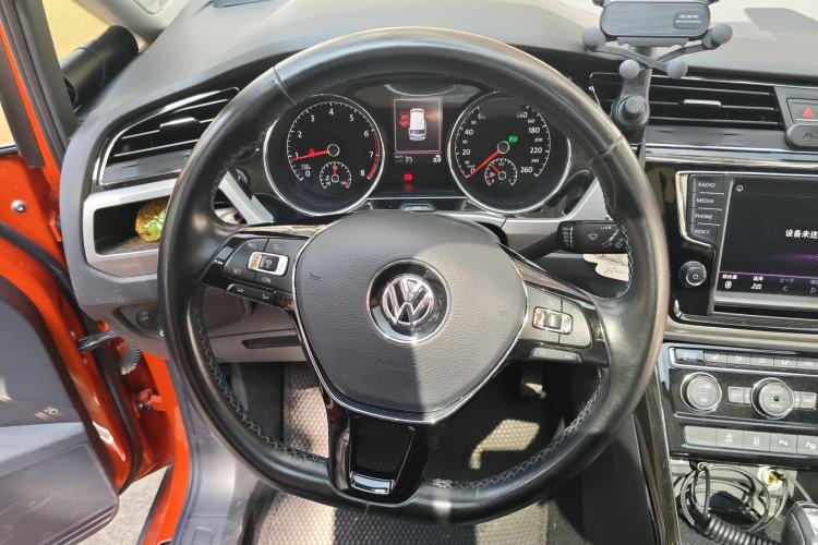 Used Volkswagen Touran 2018 Volkswagen Touran L 280TSI DSG Boundary Luxury Edition 7 Seats China VI Standard
