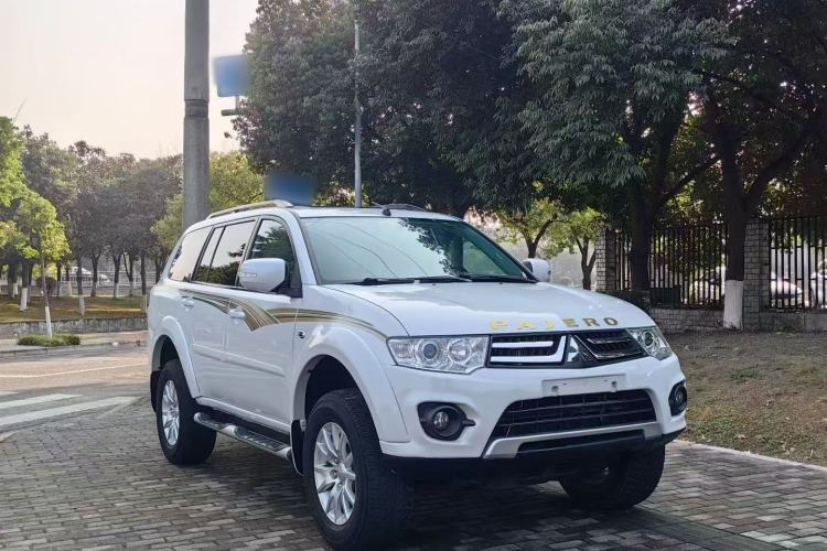 Used Mitsubishi Pajero Sport 2013 3.0L Automatic Two-Wheel Drive Luxury Edition Exterior 2