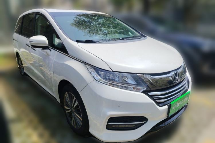 Used Honda Odyssey 2018 2.4L Luxury Edition Front Right 45 Deg