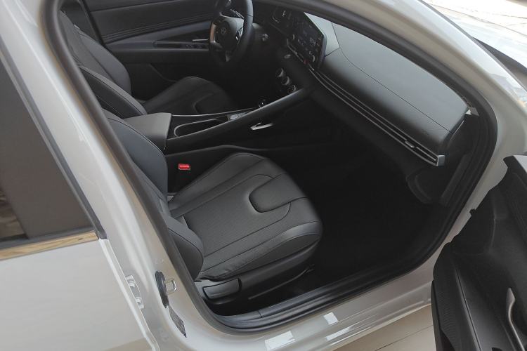Used Hyundai Elantra 2023 1.5L CVT GLX Elite Edition Right Front Seat