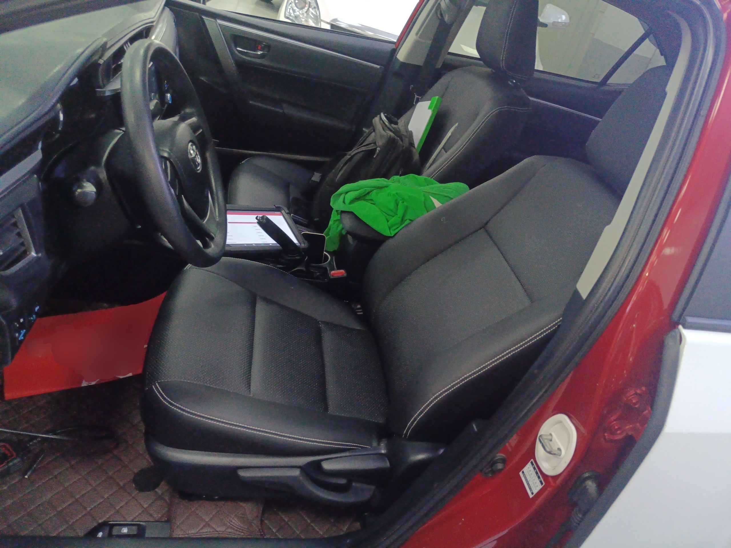 Переднее сиденье в автомобиле