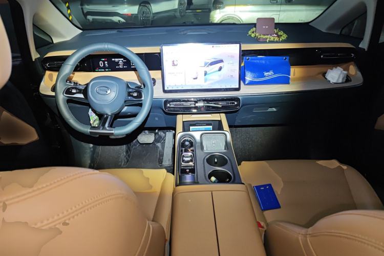 Used GAC Trumpchi E8 2024 Honor Series 2.0L Honor Edition Center Console