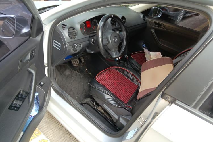 Used Volkswagen Jetta 2015 1.6L Automatic Fashion Model
