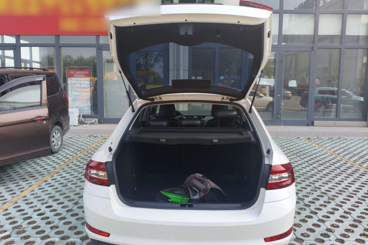 Used Skoda Octavia 2018 1.6L Automatic Comfort Edition Trunk